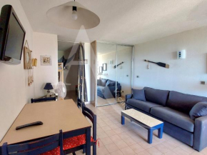 Studio cabine en rez de jardin dans residence avec piscine